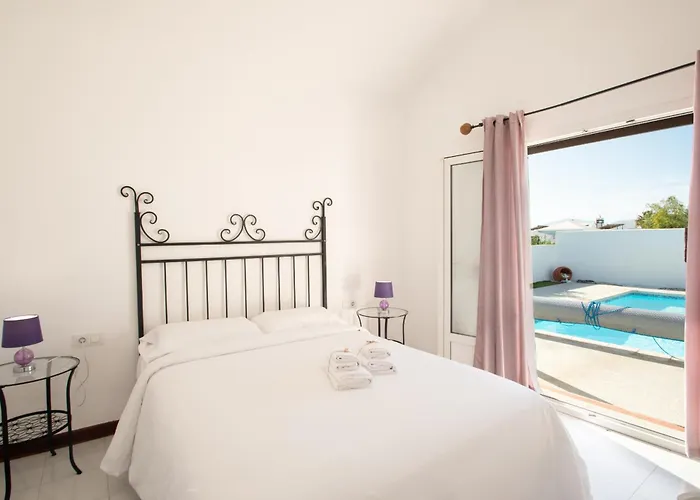 Leonor By Villalia Puerto del Carmen (Lanzarote)